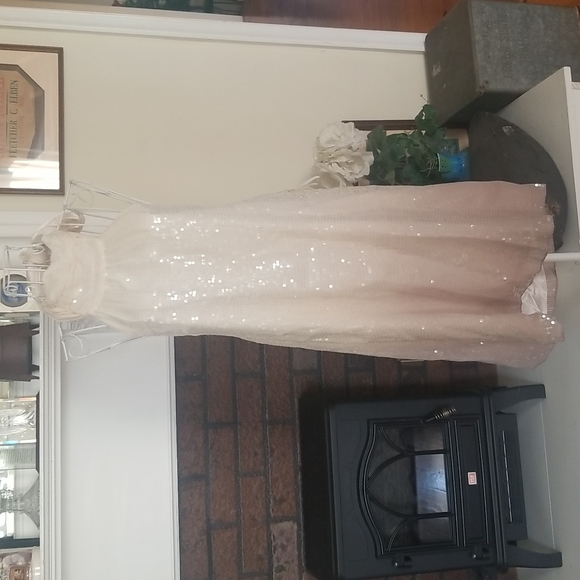 Alice + Olivia Dresses & Skirts - Alice + Olivia Cream Sequined The Neck Halter Dress size medium